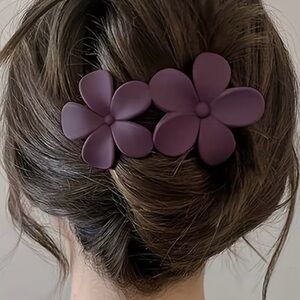 NIP Set of 2 Floral Duck Beak Hair Clips